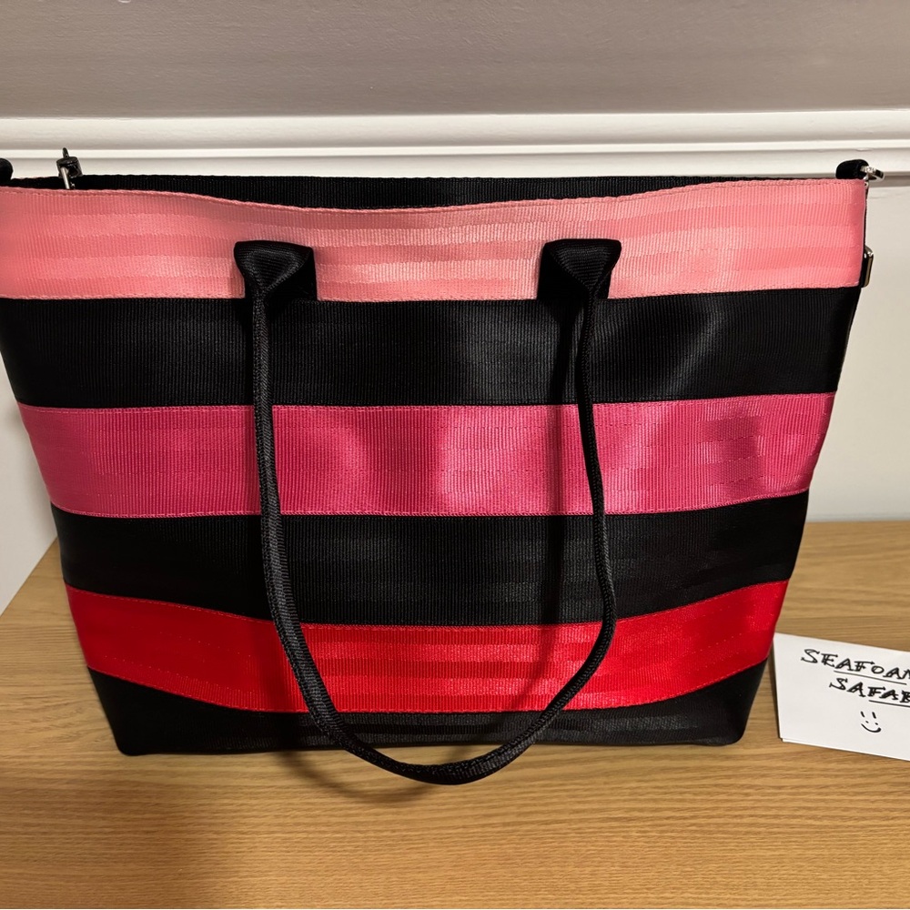 NWOT Harvey’s Tough Love Medium Streamline Tote - Picture 6 of 7